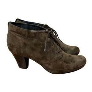Clarks Woman's 9 Suede Valerie Lace Up Victorian Granny Ankle Boots Moss Green